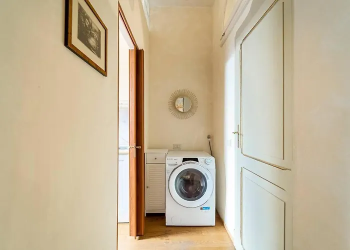 Elegante E La Foglia D'oro * Bolonya