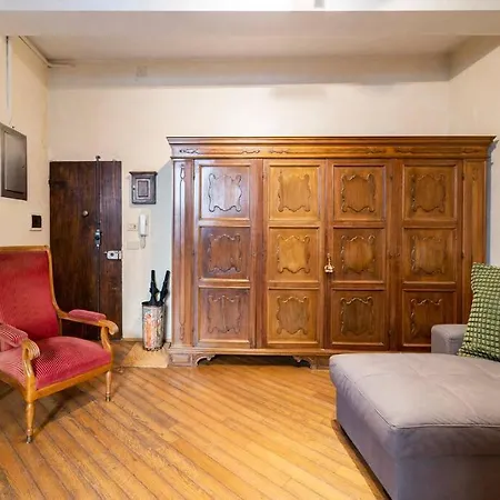 Elegante E La Foglia D'oro * Bologna