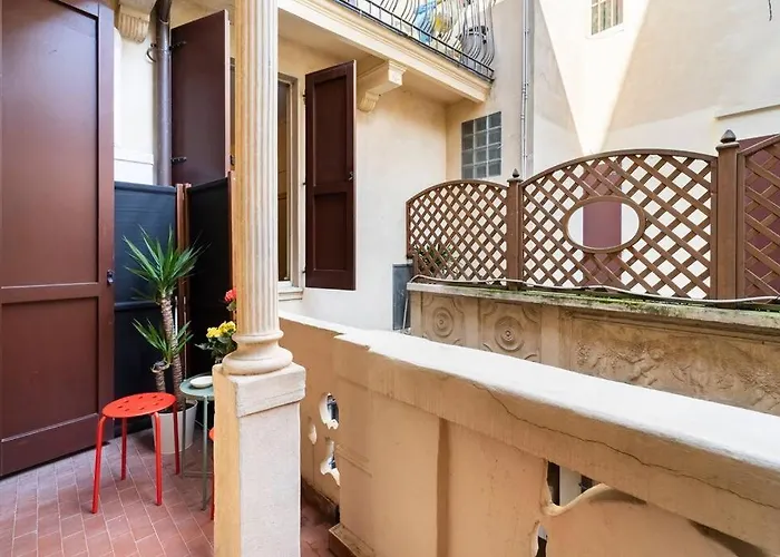 Elegante E La Foglia D'oro * بولونيا