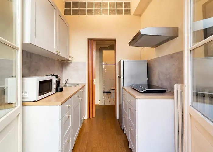 Elegante E La Foglia D'oro بولونيا