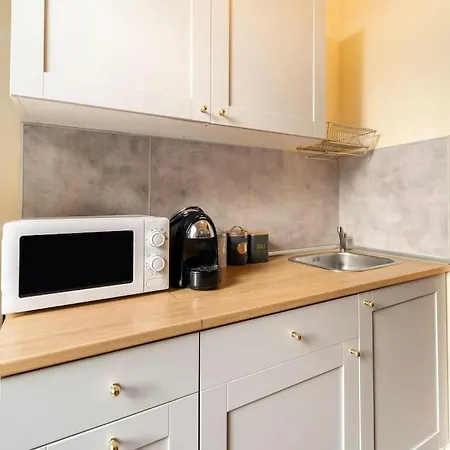 Elegante E La Foglia D'oro Bologna