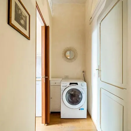 Elegante E La Foglia D'oro * Bologna