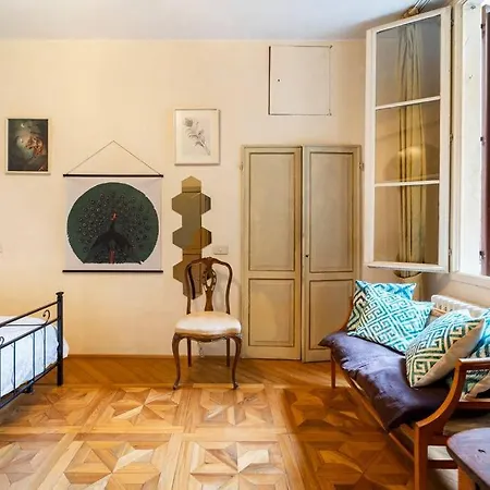 Elegante E La Foglia D'oro Bologna